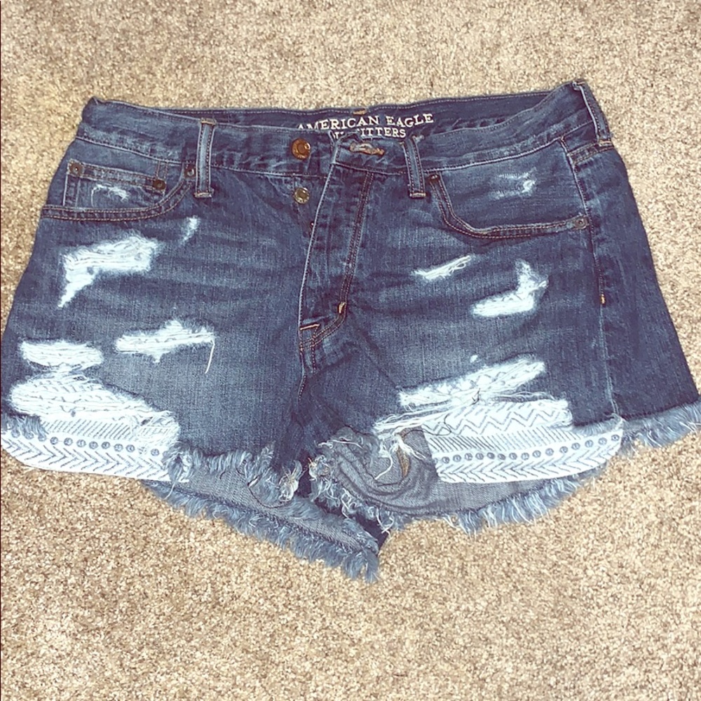 American Eagle Jean shorts w tribal print pockets